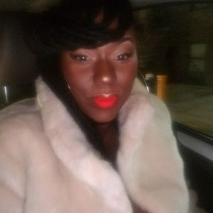 Meet your Posher, Amina